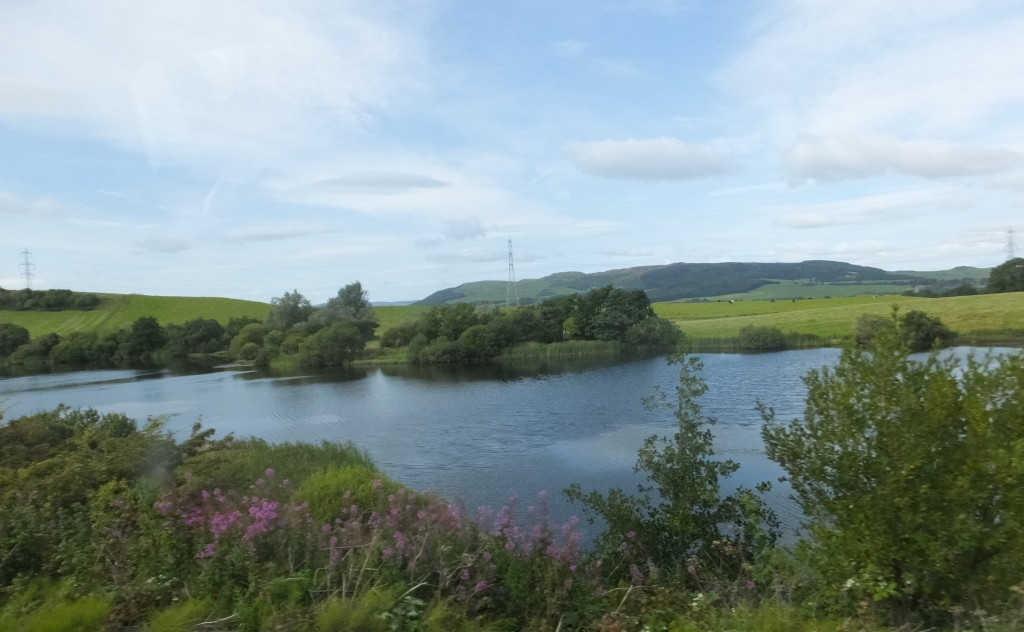 Photo of pond and scenery between Lochgelly and Cowdenbeath